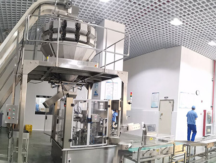 全自動(dòng)糖果包裝機(jī)客戶現(xiàn)場(chǎng)